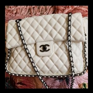 Elegant White Quilted Chain Shoulder Bag